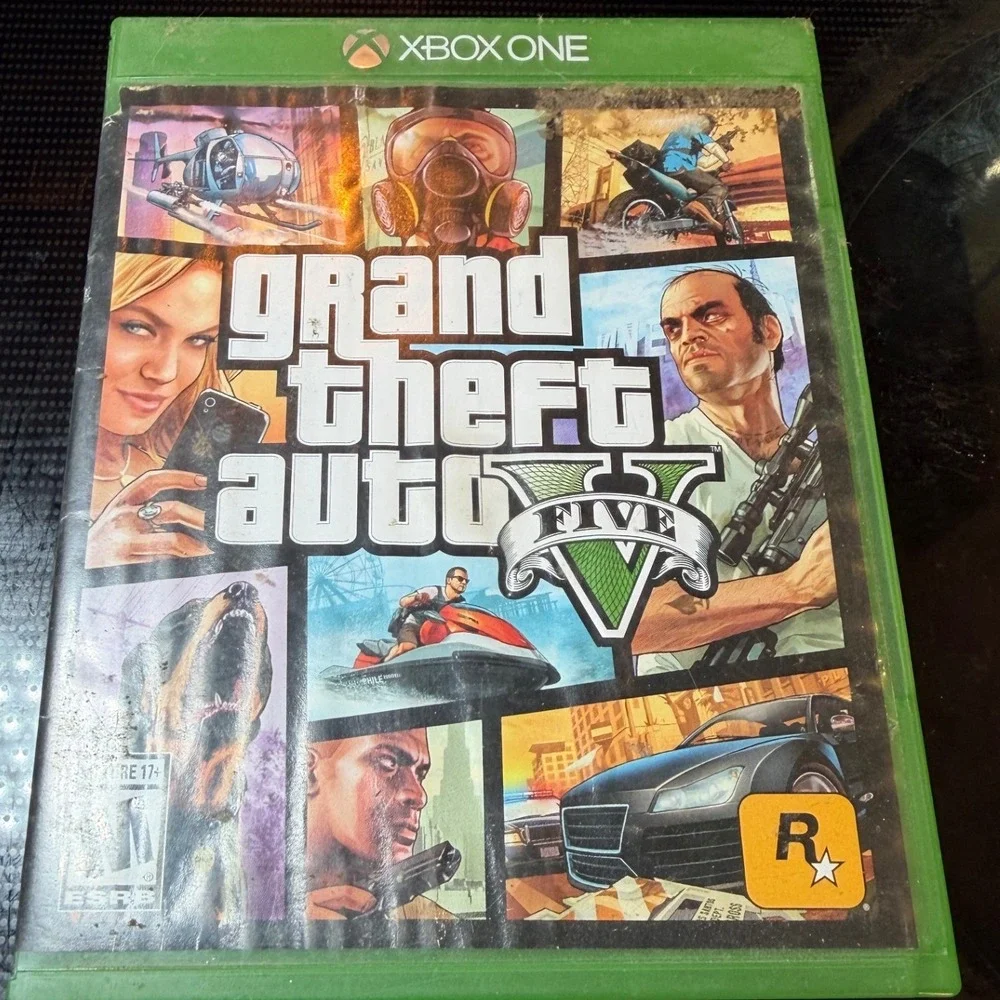 Lot of 6 Video Games Xbox One, PS2, Nintendo Wii Minecraft GTA V Madden 16 WWE